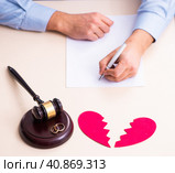 Young man in courthouse in divorcing concept. Стоковое фото, фотограф Elnur / Фотобанк Лори