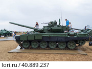Волгоградская область, Средняя Ахтуба, Россия. Военная техника, основной боевой танк Т-90А в парке Патриот. (2020 год). Редакционное фото, фотограф Андрей Цыганков / Фотобанк Лори