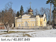 Крестильный храм Иоанна Предтечи в Переделкино. Район Ново-Переделкино. Город Москва (2014 год). Редакционное фото, фотограф lana1501 / Фотобанк Лори
