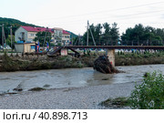 Краснодарский край, Туапсинский район, поселок , Новоихайловский, река Нечепсухо,  дважды разлившаяся в июле 2023 г. мост   через реку. Стоковое фото, фотограф Александр Циликин / Фотобанк Лори