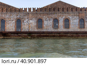 An ancient brick wall of red brick with arch windows and details in the sea by the water front view. Стоковое фото, фотограф Kolotnev Nikita / Фотобанк Лори