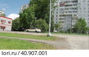 Движение по дороге в ускоренном режиме 29 июня 2023 года в городе Наро-Фоминске. Редакционное видео, видеограф Валерий Иванович Клейменов / Фотобанк Лори