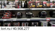 Multicooker on the shelf in the store (2018 год). Редакционное фото, фотограф Анна Кривицкая / Фотобанк Лори
