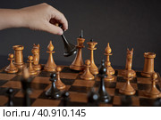 Playing wooden chess pieces. Losing a game of chess. Стоковое фото, фотограф Стас Пересыпкин / Фотобанк Лори