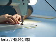 A woman sews on an electric sewing machine. Стоковое фото, фотограф Стас Пересыпкин / Фотобанк Лори