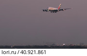 Airbus A380 Emirates landing (2023 год). Редакционное видео, видеограф Игорь Жоров / Фотобанк Лори