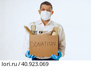 Donation box of food for people suffering from coronavirus pandemia. Стоковое фото, фотограф Сергей Толмачёв / Фотобанк Лори