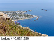 The view of the resort town of Chora and sea (Northern Sporades, Skyros island, Greece) (2022 год). Стоковое фото, фотограф Татьяна Ляпи / Фотобанк Лори