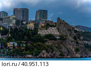 Skalny Sanatorium among the mountains in Gurzuf (2021 год). Редакционное фото, фотограф Анна Кривицкая / Фотобанк Лори