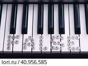 Piano keyboard. Thumbtacks are laid out on the keys of a musical instrument. The word is false. The concept of dissonance and falsity in music. An abstract call not to break the silence. Close up. Стоковое фото, фотограф Алексей Игнатов / Фотобанк Лори