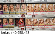 Hair dye for sale in a supermarket (2020 год). Редакционное фото, фотограф Анна Кривицкая / Фотобанк Лори