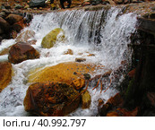 Небольшой водопад на реке. Стоковое фото, фотограф Лазебная Юлия / Фотобанк Лори