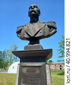 Бюст "Адмирала Невельского". Кронштадт. (2023 год). Редакционное фото, фотограф Кургузкин Константин Владимирович / Фотобанк Лори