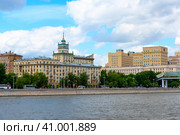 Фрунзенская набережная. Москва (2019 год). Редакционное фото, фотограф Александр Щепин / Фотобанк Лори