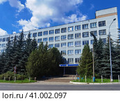 Здание ВНИИ Племенного Дела (Внииплем) в подмосковном Королеве (2023 год). Редакционное фото, фотограф Максим Гулячик / Фотобанк Лори