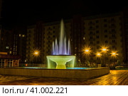 Крым, Евпатория, фонтан, ночь, огни, вечер (2018 год). Редакционное фото, фотограф Андрей Макаренко / Фотобанк Лори
