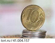Деньги. Монета номиналом в 10 рублей на стопке монет в 1 рубль. Стоковое фото, фотограф E. O. / Фотобанк Лори