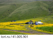 Туристический лагерь в горах Кабардино-Балкарии (2023 год). Редакционное фото, фотограф Анна Карасева / Фотобанк Лори