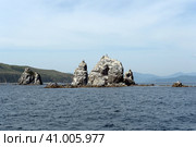 Кекуры Пять Пальцев в заливе Петра Великого Японского моря. Стоковое фото, фотограф Free Wind / Фотобанк Лори