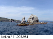 Кекуры Пять Пальцев в заливе Петра Великого Японского моря. Стоковое фото, фотограф Free Wind / Фотобанк Лори