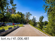 Пешеходная дорожка (Щербинки-1, Нижний Новгород) (2023 год). Редакционное фото, фотограф Илья Старков / Фотобанк Лори
