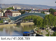 The new bridge in Tbilisi city, Georgia (2013 год). Редакционное фото, фотограф Сергей Стрелков / Фотобанк Лори