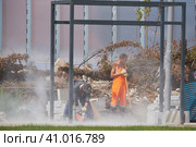 Укладка тротуарной плитки (2023 год). Редакционное фото, фотограф Rashpil / Фотобанк Лори