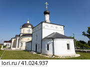 Тульская область, город Алексин, Соборная площадь, 1. Вид на Свято-Успенский храмовый комплекс. Старый и новый Успенские соборы (2023 год). Стоковое фото, фотограф Михаил Ворожцов / Фотобанк Лори