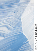 Beautiful winter background with snowy ground. Natural snow texture. Wind sculpted patterns on snow surface. Стоковое фото, фотограф Андрей Степанов / Фотобанк Лори