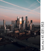 Вид на Москва Сити на закате (2021 год). Редакционное фото, фотограф Александр Иванов / Фотобанк Лори