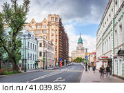 Высотка на Красных Воротах, Доходный дом Басманного Товарищества, Новая Басманная, Москва (2023 год). Редакционное фото, фотограф Baturina Yuliya / Фотобанк Лори
