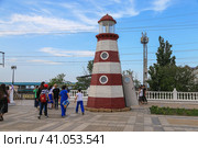 Копия Петровского маяка на бульваре Сулеймана Стальского, Махачкала, Дагестан (2021 год). Редакционное фото, фотограф Римма Тельнова / Фотобанк Лори