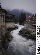 Горная река в селении. Домбай (2022 год). Редакционное фото, фотограф Павел Т. / Фотобанк Лори