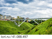 Пешеходный мост через Сергиевский овраг (Нижний Новгород) (2023 год). Редакционное фото, фотограф Илья Старков / Фотобанк Лори