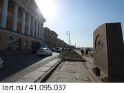 Вид на Английскую набережную на левом берегу Большой Невы в Санкт-Петербурге (2023 год). Редакционное фото, агентство "SPb vedomosti" / Фотобанк Лори