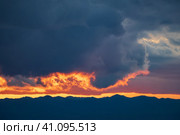 Закат над морем летом с облаками на небе. Стоковое фото, фотограф Алексей Линник / Фотобанк Лори