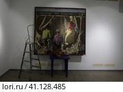 Большая картина в музее. Автор Агаев Ф.А. "Ремонт сетей" 200х184 Х.м. 1979 года (2023 год). Редакционное фото, фотограф Дмитрий Неумоин / Фотобанк Лори