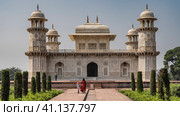 The ancient marble mausoleum of Itmad-Ud-Daula against the blue sky. Domes, minarets, towers, openwork lattices are visible. The walls are inlaid with precious stones. People walk along the path. (2022 год). Стоковое фото, фотограф Вера Ивановна Кубарева / Фотобанк Лори