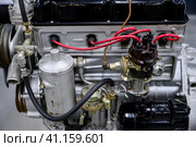 The engine of a mid-20th century truck with a carburetor and candles. Стоковое фото, фотограф Сергей Фролов / Фотобанк Лори