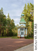 Konevets Island, Russia - 22 July 2023: Chapel of the Assumption of the Mother of God, wooden structure of 1899. Редакционное фото, фотограф Оксана Медведева / Фотобанк Лори