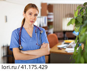 Nurse standing in hall of clinic. Стоковое фото, фотограф Яков Филимонов / Фотобанк Лори
