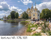 Нило-Столобенская (Нилова) пустынь. Вид на Светлицкую башню. Тверская область, Россия (2023 год) Стоковое фото, фотограф Юрий Кирсанов / Фотобанк Лори