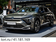 BERLIN - JUNE 18, 2022: Mid-size car Citroen C5 X. Classic Days Berlin. Редакционное фото, фотограф Sergey Kohl / Фотобанк Лори