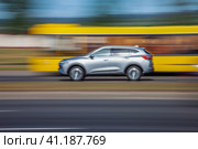 Кроссовер. Стоковое фото, фотограф Роман Прохоренко / Фотобанк Лори