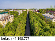 Город Уфа: Черниковка, аллея имени Маргариты Куприяновой. Вид с воздуха. Ufa city: Chernikovka, Margarita Kupriyanova Alley. Aerial view. (2023 год). Стоковое фото, фотограф Евгений Романов / Фотобанк Лори