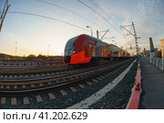 Hotography of the train of Moscow Central Circle or MCC. Fashionable and comfortable Lastochka commuter train in the motion. Fish Eye lens. (2019 год). Редакционное фото, фотограф YuryKara / Фотобанк Лори
