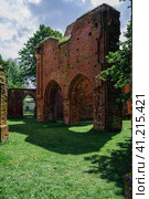 Ruins of Eldena Abbey (Hilda Abbey) - is a former Cistercian monastery near the present town of Greifswald in Mecklenburg-Vorpommern, Germany (2021 год). Стоковое фото, фотограф Sergey Kohl / Фотобанк Лори