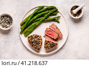 Tuna steak fried in sesame seeds served with asparagus. Стоковое фото, фотограф Татьяна  Бральнина / Фотобанк Лори