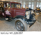 Автомобиль "Ford Mod. AA", 1927 г., 4-цилиндровый, 40 л.с., США. Именно он был взят за образец при создании самого массового советского автомобиля 1930-1940-х годов - "Полуторки" ГАЗ-АА.  Музей автомобильной техники. Верхняя Пышма, Россия, (2020 год) Редакционное фото, фотограф Сергей Елизарьев / Фотобанк Лори