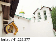 Псково - Печерский Свято - Успенский мужской монастырь. Церковь Николая Чудотворца (2016 год). Редакционное фото, фотограф Дмитрий Сакретарев / Фотобанк Лори